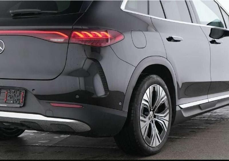 Usado Mercedes EQE300 180 kW (245 CV) 2024 Negro SUV