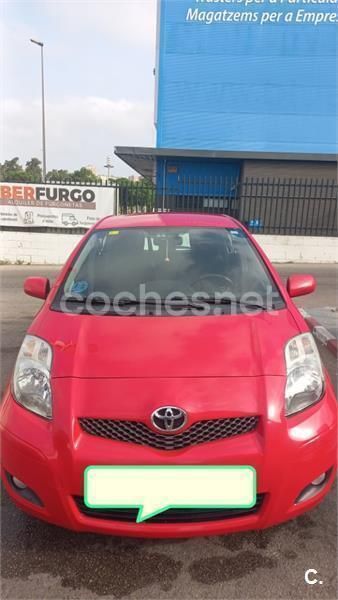 Rojo Usado 2010 Toyota Yaris Berlina | 4000 € (Buen precio) - Imagen 1/4