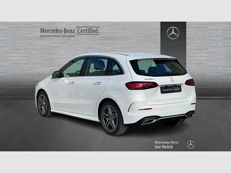 Usado Mercedes B250e AMG line 218 CV (160 kW) 2025 Blanco Monovolumen