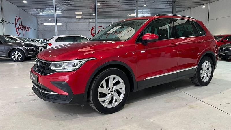 Usado VW Tiguan Life 150 CV (110 kW) 2022 Rojo SUV