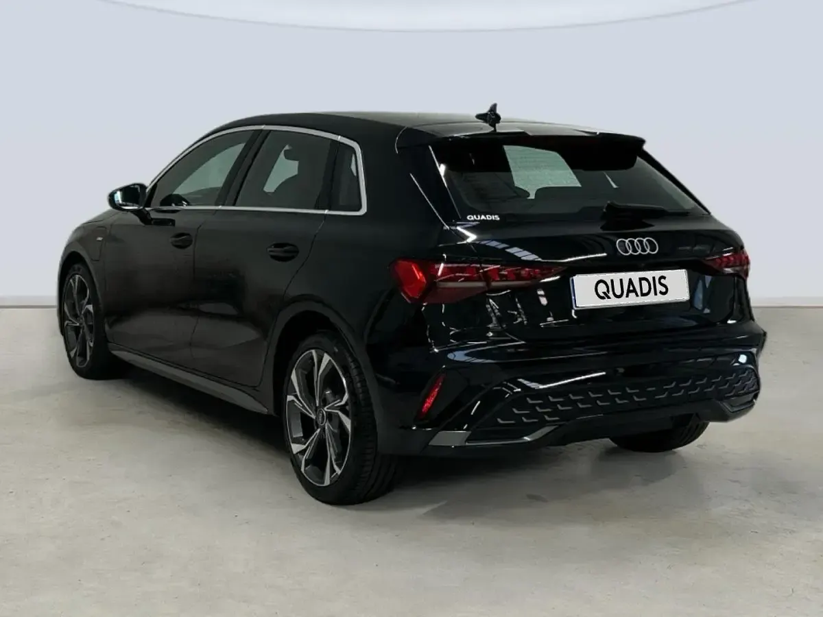 Usado Audi A3 Sportback S-Line 204 CV (150 kW) 2025 Negro Utilitario
