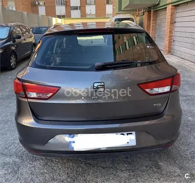 Usado Seat Leon ST Style 105 CV (77 kW) 2016 Gris / plata Familiar