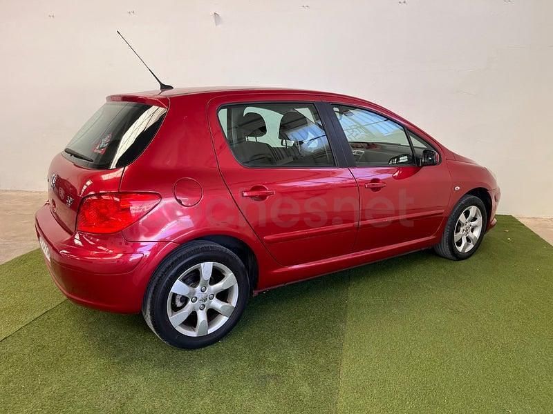 Usado Peugeot 307 110 CV (80 kW) 2007 Granate Berlina