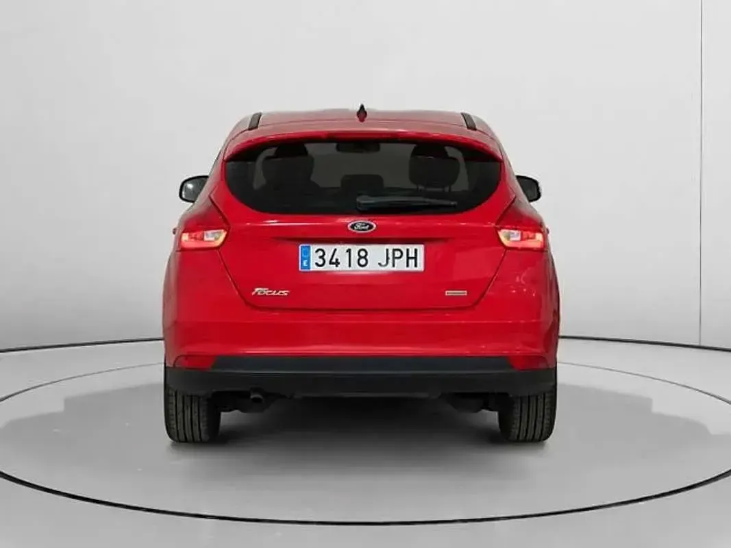 Usado Ford Focus Titanium 125 CV (91 kW) 2016 Rojo Utilitario