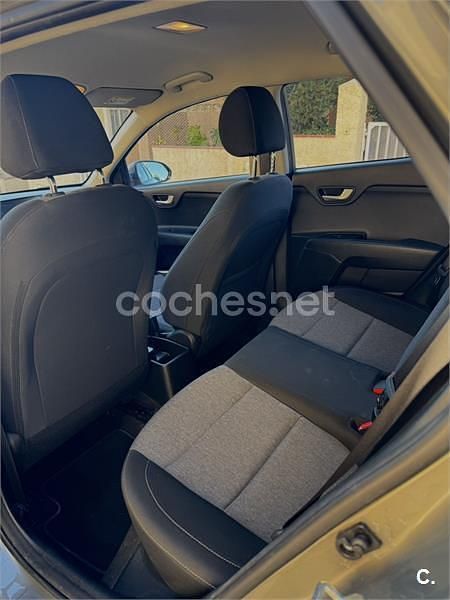 Usado Kia Stonic 84 CV (61 kW) 2022 Verde SUV