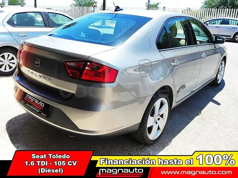Usado Seat Toledo Style 105 CV (77 kW) 2013 Beige Utilitario