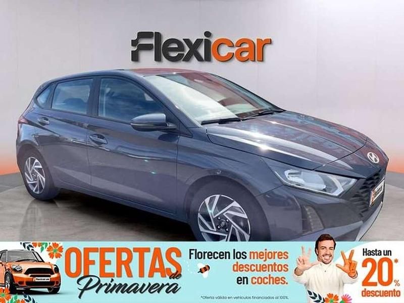 Usado Hyundai i20 84 CV (61 kW) 2024 Gris Utilitario