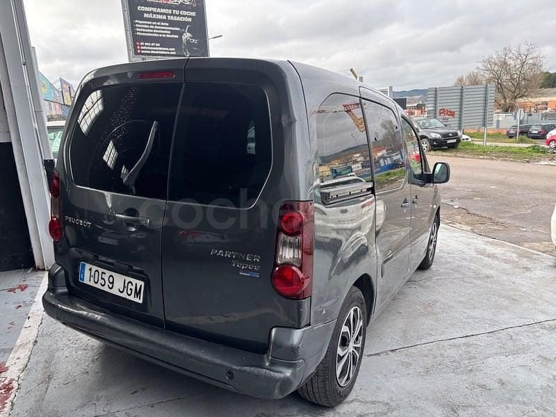 Usado Peugeot Partner Tepee Active 100 CV (73 kW) 2016 Gris / plata Monovolumen