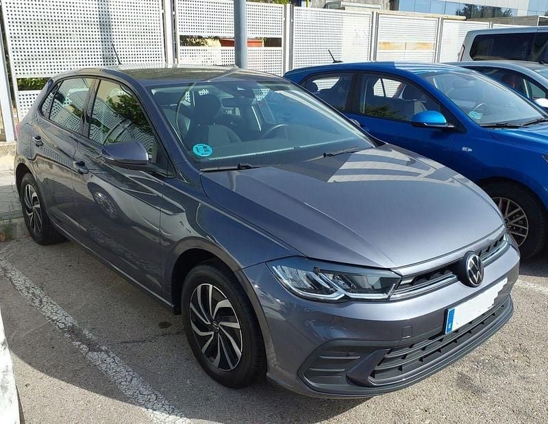 Gris Usado 2022 VW Polo Life Berlina | 16.490 € (Un poco caro) - Imagen 1/4