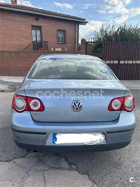 Usado VW Passat Trendline 105 CV (77 kW) 2006 Gris / plata Berlina