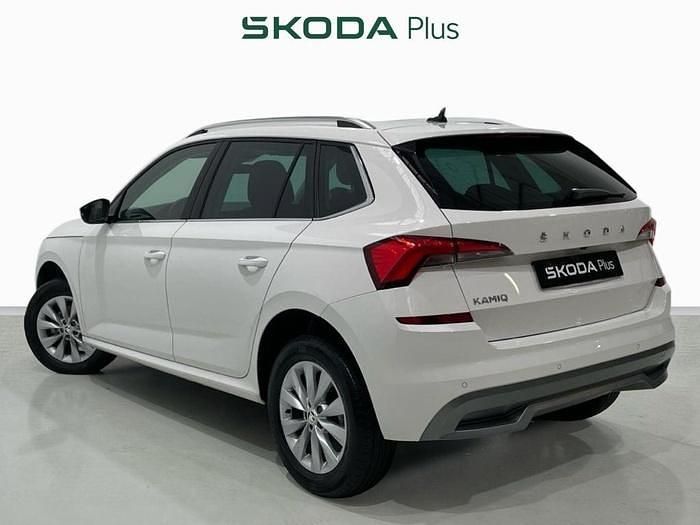 Usado Skoda Kamiq Ambition 110 CV (80 kW) 2022 Blanco SUV