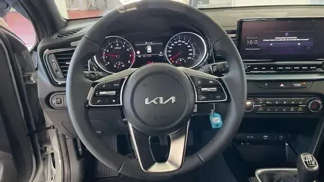 Nuevo Kia Ceed Style 100 CV (73 kW) 2025 Gris Utilitario