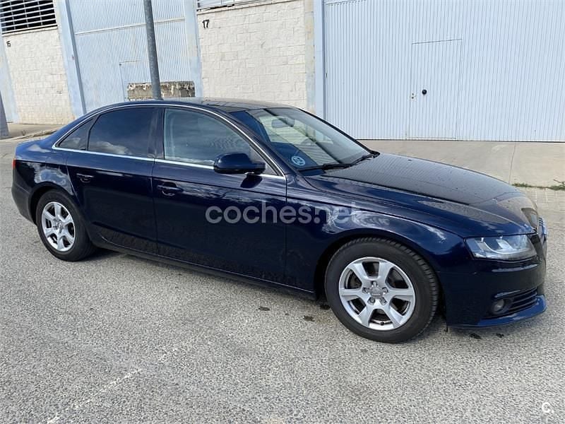 Usado Audi A4 136 CV (100 kW) 2010 Azul Berlina
