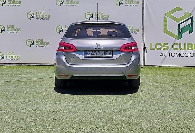 Usado Peugeot 308 Allure 110 CV (80 kW) 2015 Gray Utilitario