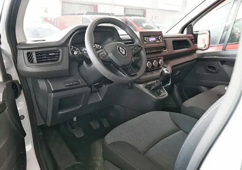 Usado Renault Trafic 130 CV (95 kW) 2024 Blanco Monovolumen