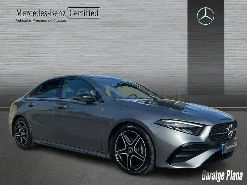 Usado Mercedes A200 150 CV (110 kW) 2025 Gris / plata Berlina