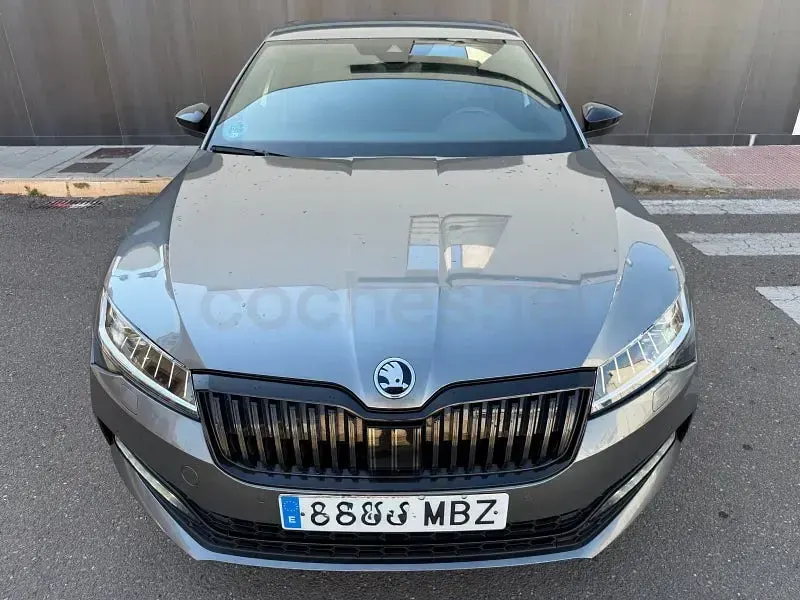Usado Skoda Superb SportLine 150 CV (110 kW) 2022 Gris Berlina