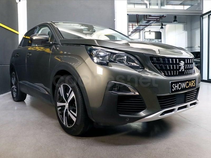 Usado Peugeot 3008 Allure 130 CV (95 kW) 2021 Gris / plata SUV