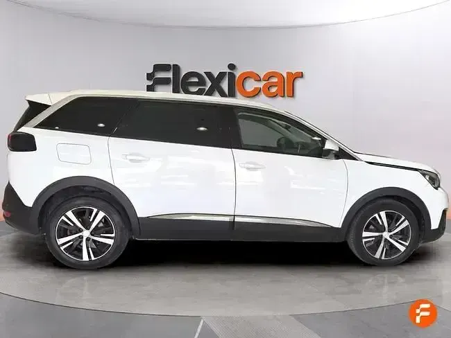 Usado Peugeot 5008 Allure 130 CV (95 kW) 2018 Blanco SUV
