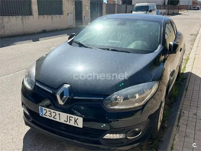 Usado Renault Mégane LIMITED 115 CV (84 kW) 2015 Negro Coupe