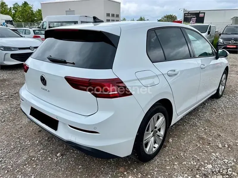 Usado VW Golf VIII Life 130 CV (95 kW) 2025 Blanco Berlina
