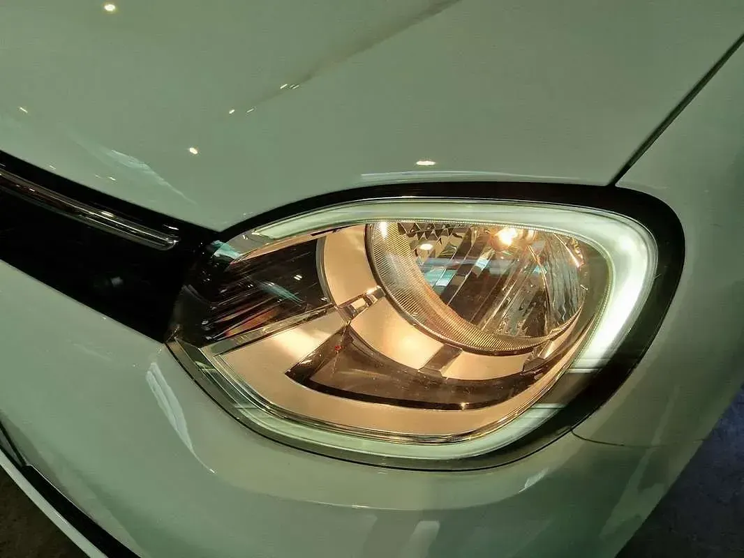 Usado Renault Twingo Urban Night 60 kW (82 CV) 2023 Blanco Utilitario