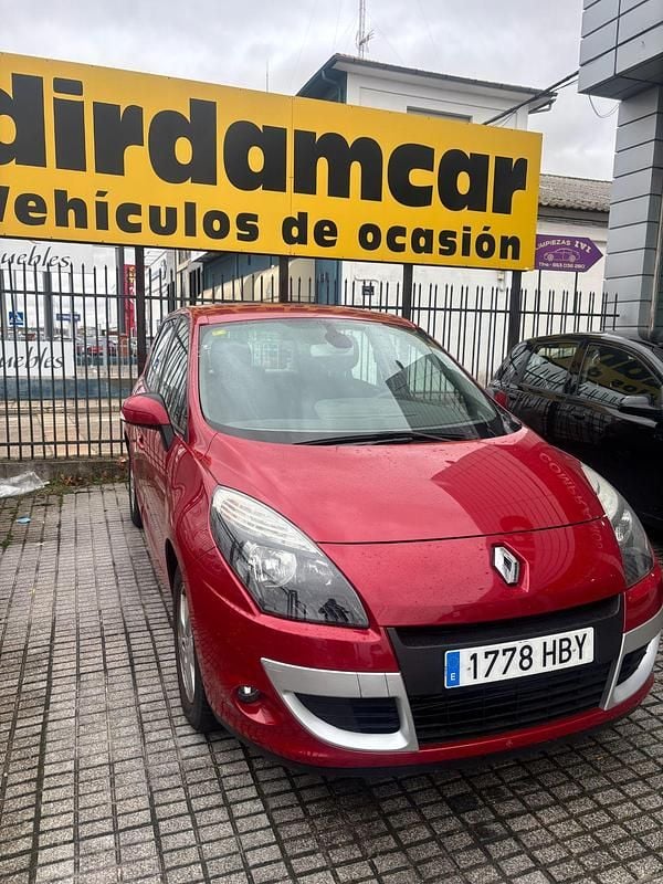 Rojo Usado 2011 Renault Scénic III Dynamique Monovolumen | 7490 € (Precio justo) - Imagen 1/2