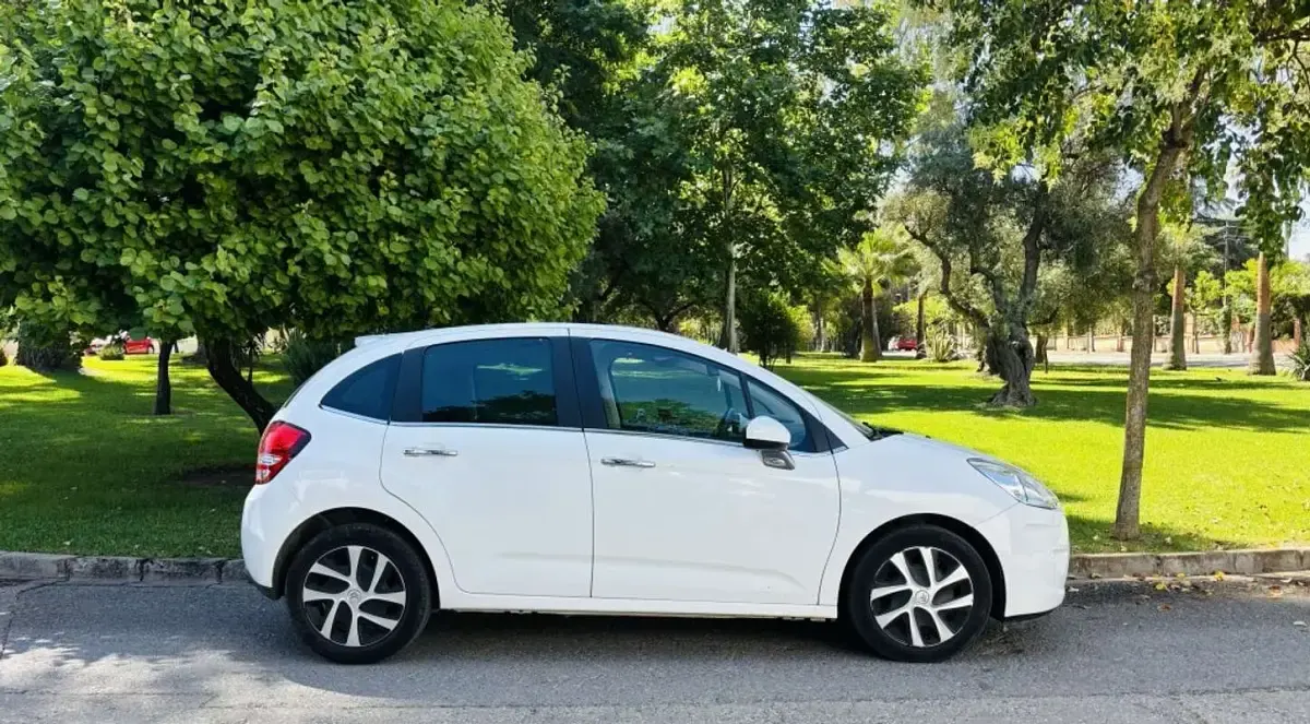 Usado Citroën C3 SELECTION 92 CV (67 kW) 2011 Blanco Utilitario