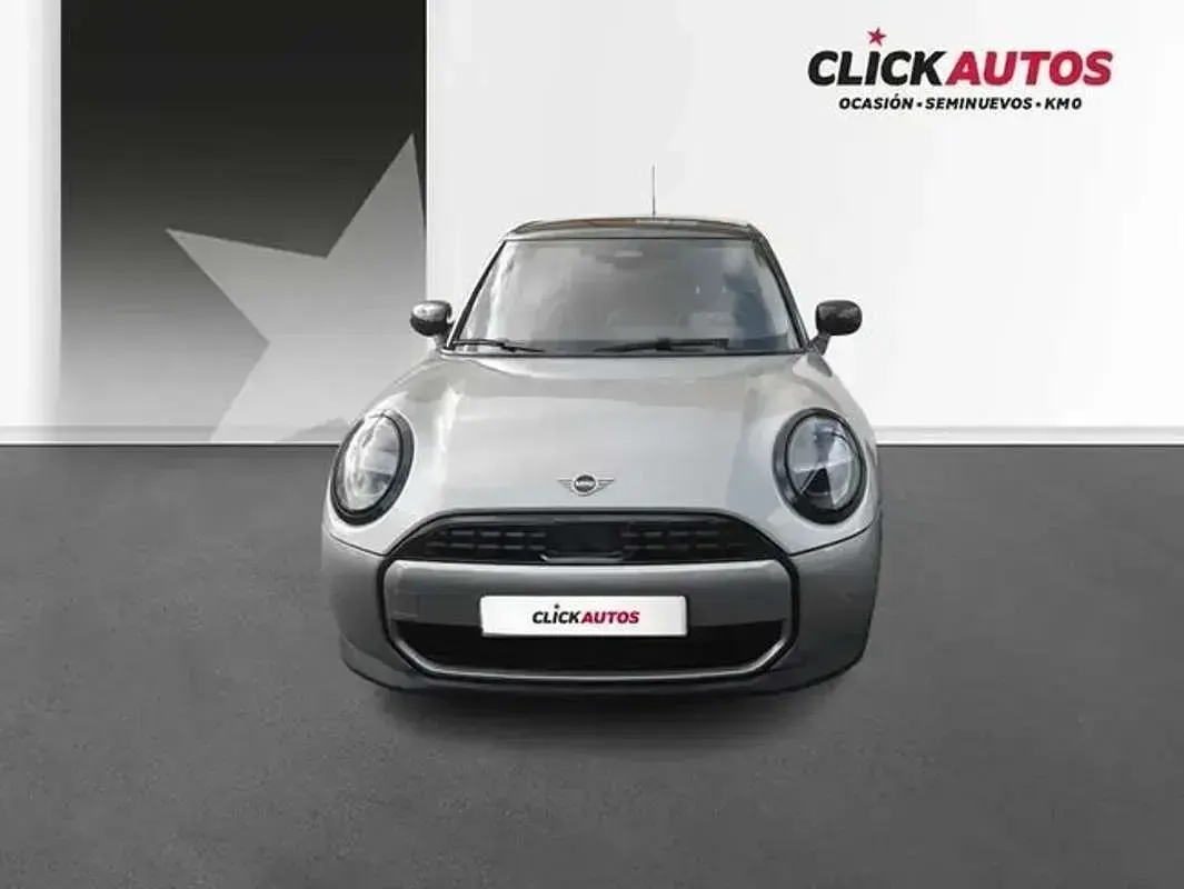 Usado Mini Cooper Classic 114 kW (156 CV) 2025 Plateado Utilitario