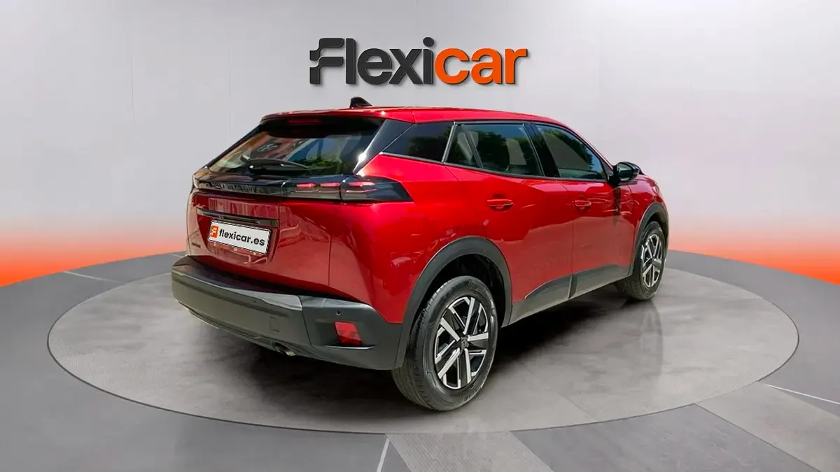 Usado Peugeot 2008 Active 100 CV (73 kW) 2023 Rojo SUV