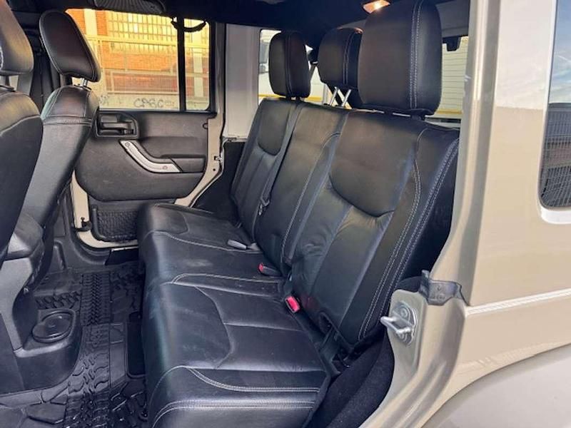 Usado Jeep Wrangler Unlimited Sahara 200 CV (147 kW) 2018 Marrón SUV