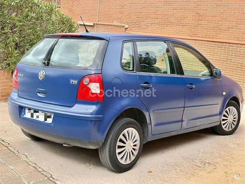 Usado VW Polo Highline 75 CV (55 kW) 2004 Azul Utilitario