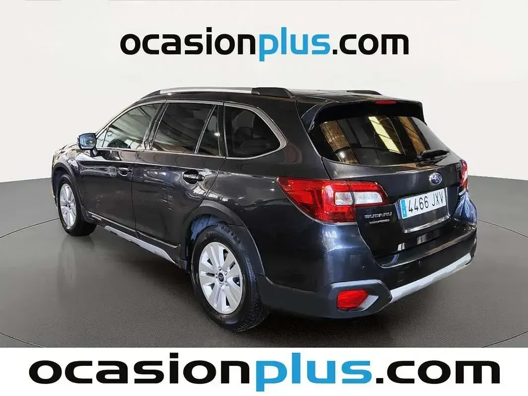 Usado Subaru Outback 150 CV (110 kW) 2017 Gris Familiar