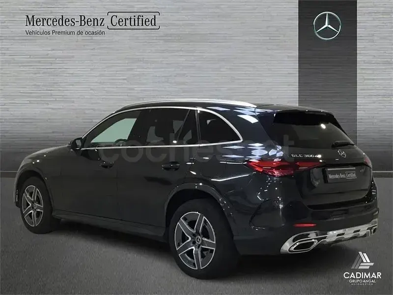 Usado Mercedes GLC300e AMG line 333 CV (244 kW) 2023 Gris / plata SUV