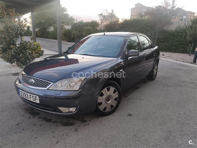 Usado Ford Mondeo Futura 130 CV (95 kW) 2007 Azul Berlina