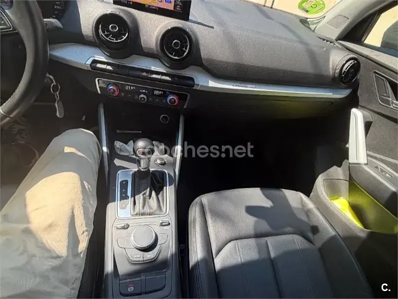 Usado Audi Q2 Advanced Plus 150 CV (110 kW) 2016 Gris / plata SUV