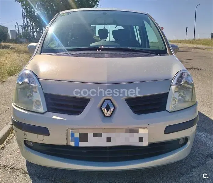 Usado Renault Modus Dynamique 100 CV (73 kW) 2005 Gris / plata Monovolumen