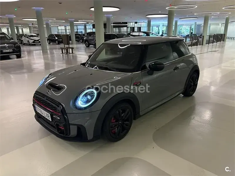 Usado Mini John Cooper Works 231 CV (169 kW) 2021 Gris / plata Utilitario