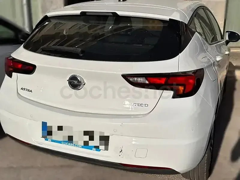 Usado Opel Astra Business 110 CV (80 kW) 2018 Blanco Berlina