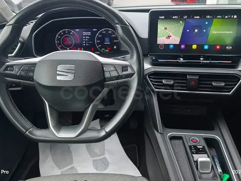 Usado Seat Leon Style 110 CV (80 kW) 2021 Gris / plata Berlina