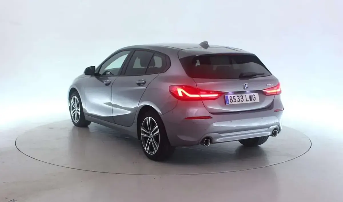 Usado BMW 118 150 CV (110 kW) 2022 Gris Utilitario
