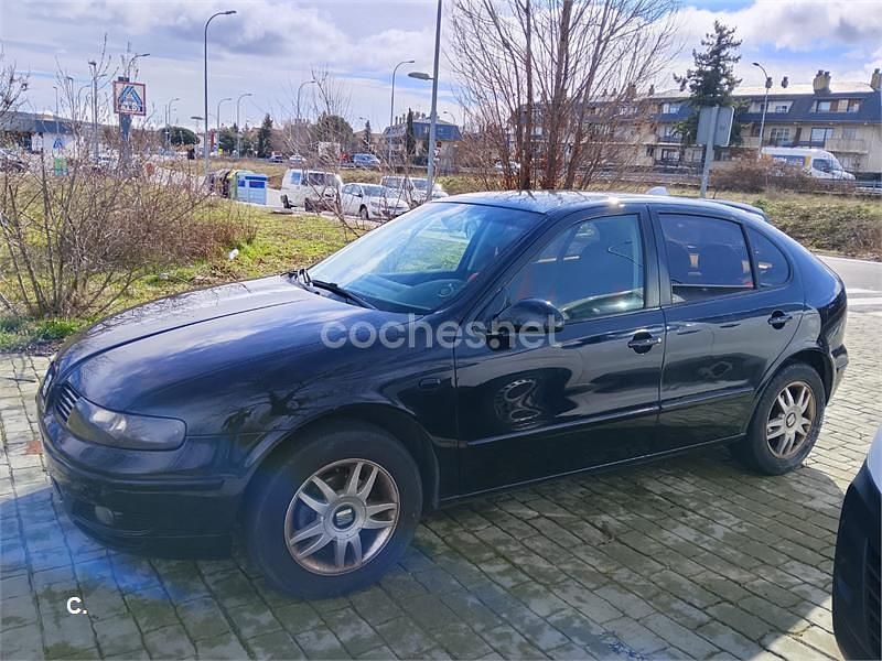 Usado Seat Leon Stella 105 CV (77 kW) 2003 Negro Utilitario