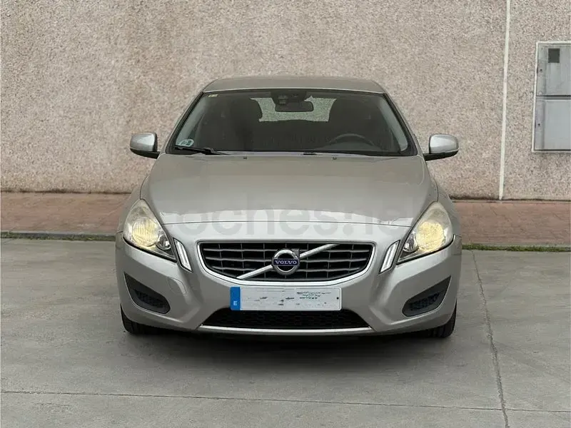 Usado Volvo V60 Momentum 163 CV (119 kW) 2012 Beige Familiar