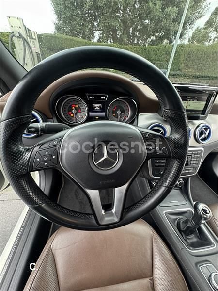 Usado Mercedes CLA200 Urban 136 CV (100 kW) 2014 Blanco Berlina