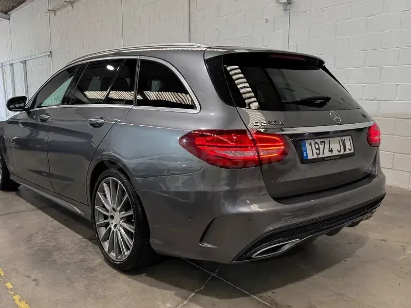 Usado Mercedes C220 170 CV (125 kW) 2017 Gris / plata Familiar