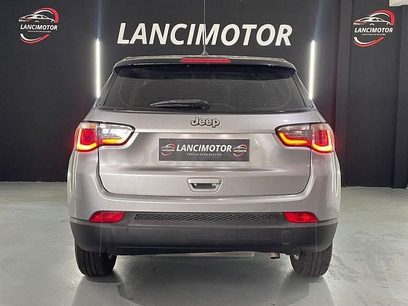 Usado Jeep Compass Longitude 140 CV (102 kW) 2018 Gris / plata SUV