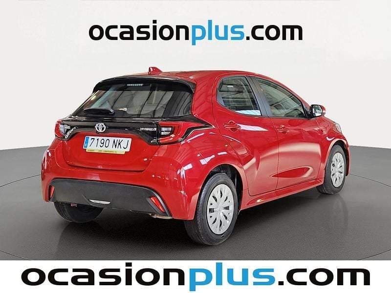 Usado Toyota Yaris Hybrid Business Edition 116 CV (85 kW) 2022 Rojo Utilitario