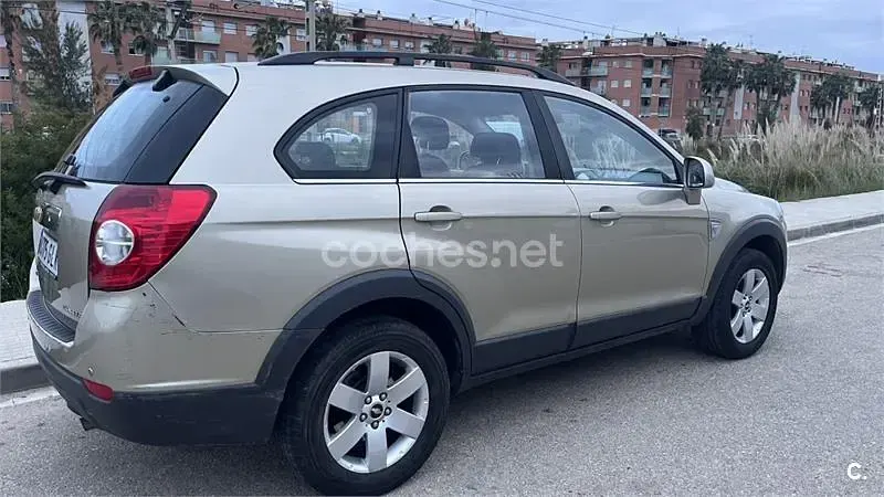 Usado Chevrolet Captiva LT 150 CV (110 kW) 2009 Beige SUV