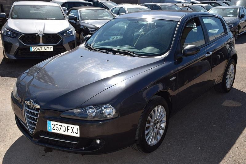 Usado Alfa Romeo 147 Distinctive 120 CV (88 kW) 2007 Negro Utilitario