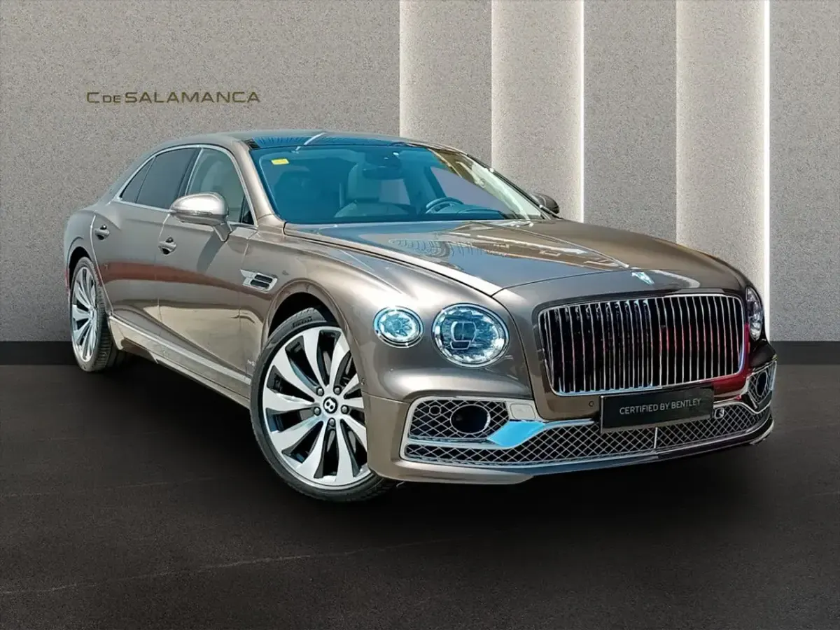 Usado Bentley Flying Spur 635 CV (467 kW) 2020 Marrón metalizado Berlina